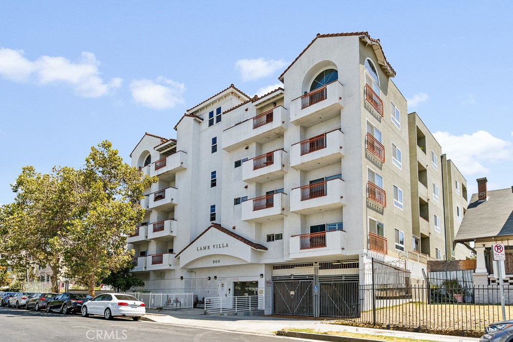 908 S Ardmore Avenue 304 Property Photo 1