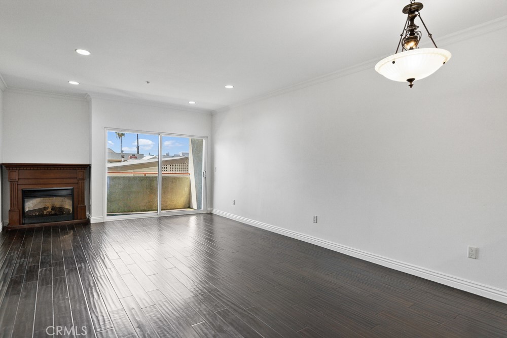 908 S Ardmore Avenue 304 Property Photo 2