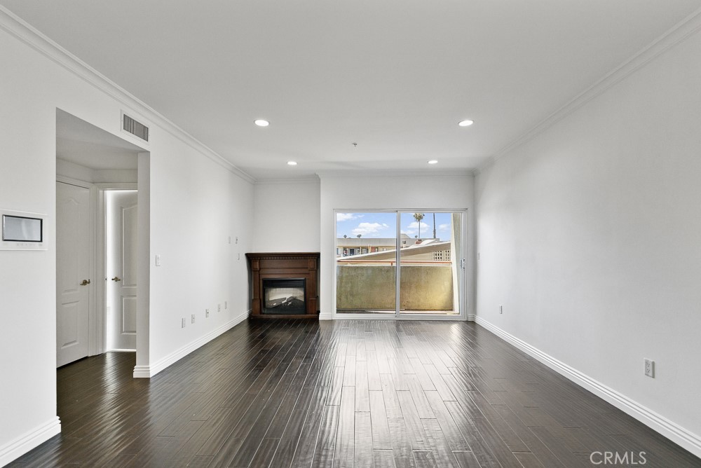 908 S Ardmore Avenue 304 Property Photo 5