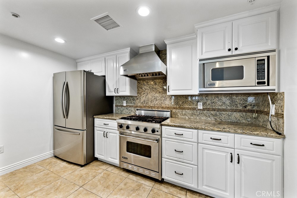 908 S Ardmore Avenue 304 Property Photo 8