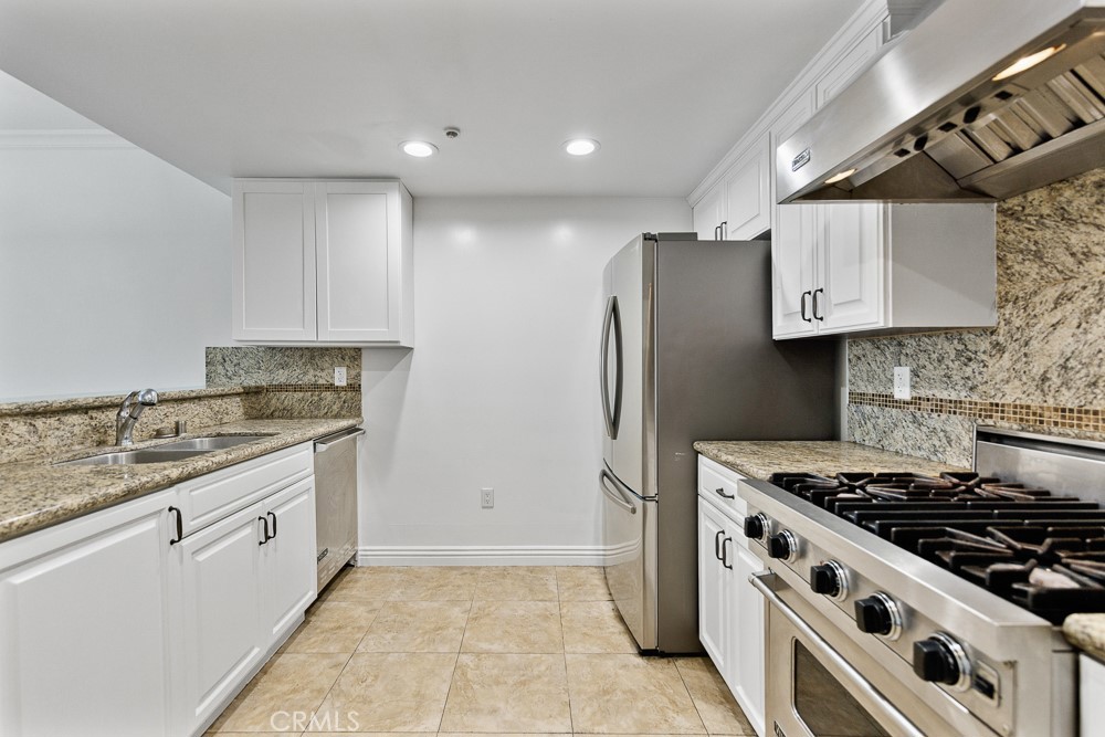 908 S Ardmore Avenue 304 Property Photo 10