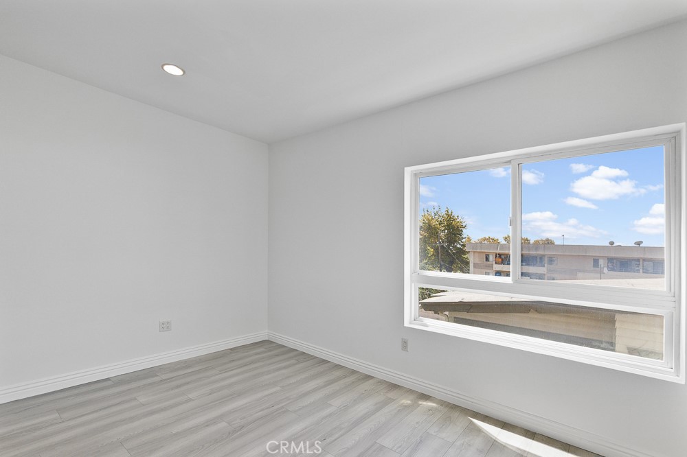 908 S Ardmore Avenue 304 Property Photo 12