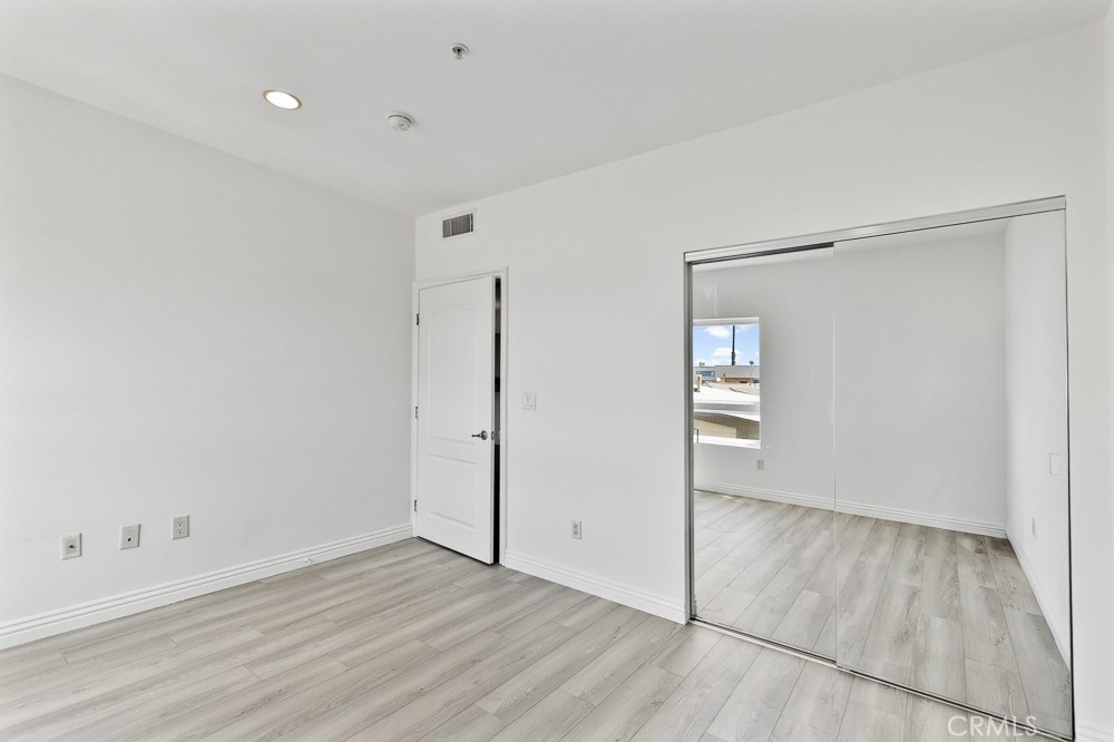 908 S Ardmore Avenue 304 Property Photo 13