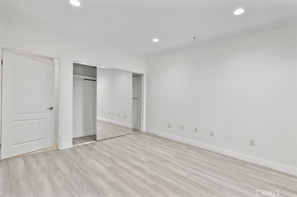 908 S Ardmore Avenue 304 Property Photo 15