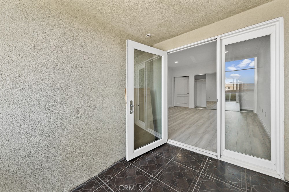 908 S Ardmore Avenue 304 Property Photo 17