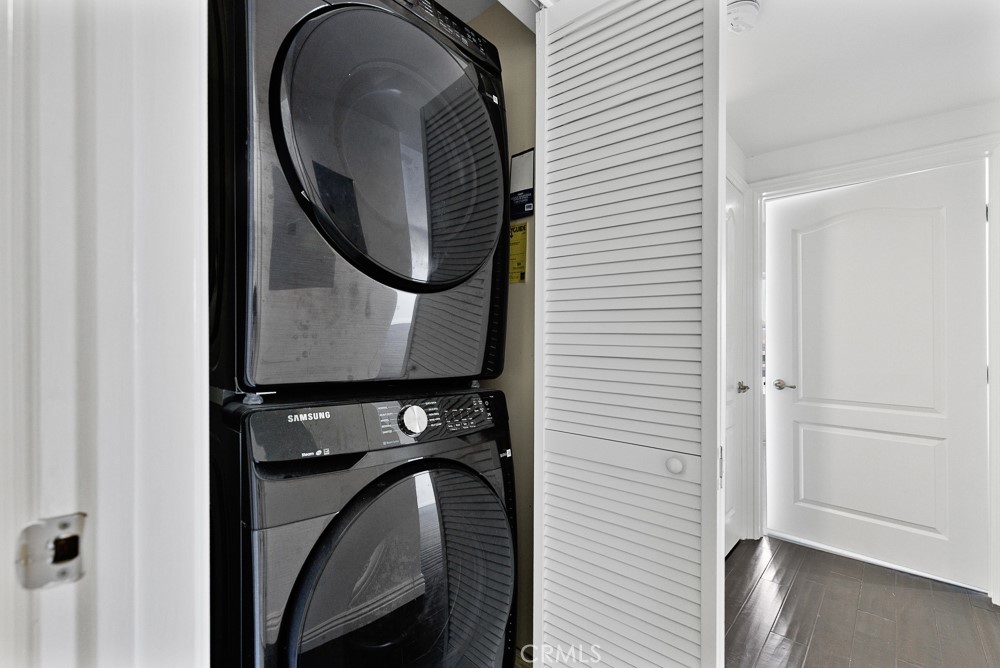 908 S Ardmore Avenue 304 Property Photo 21