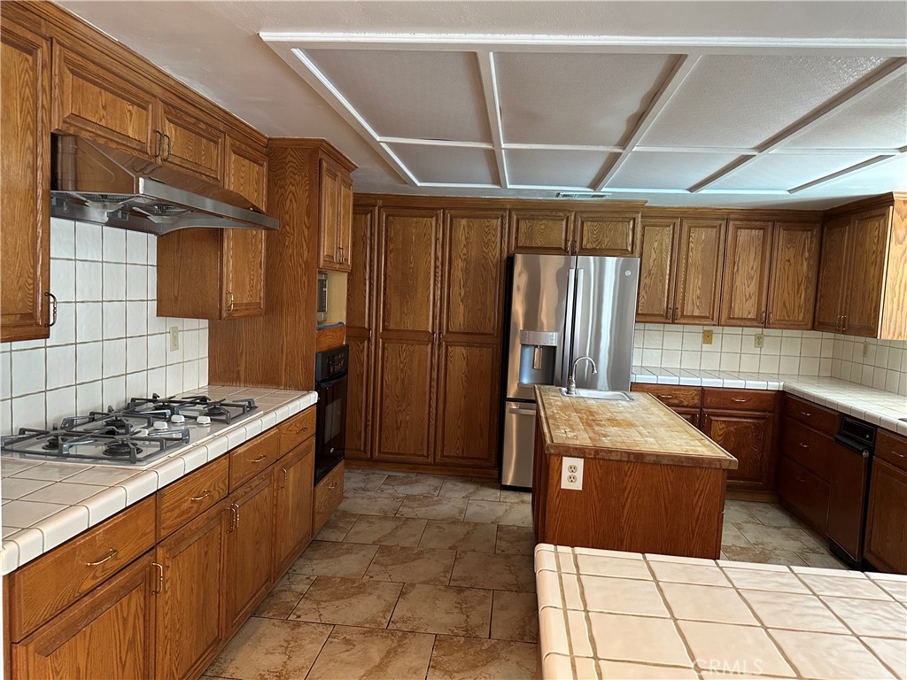 146 Luben Property Photo 8