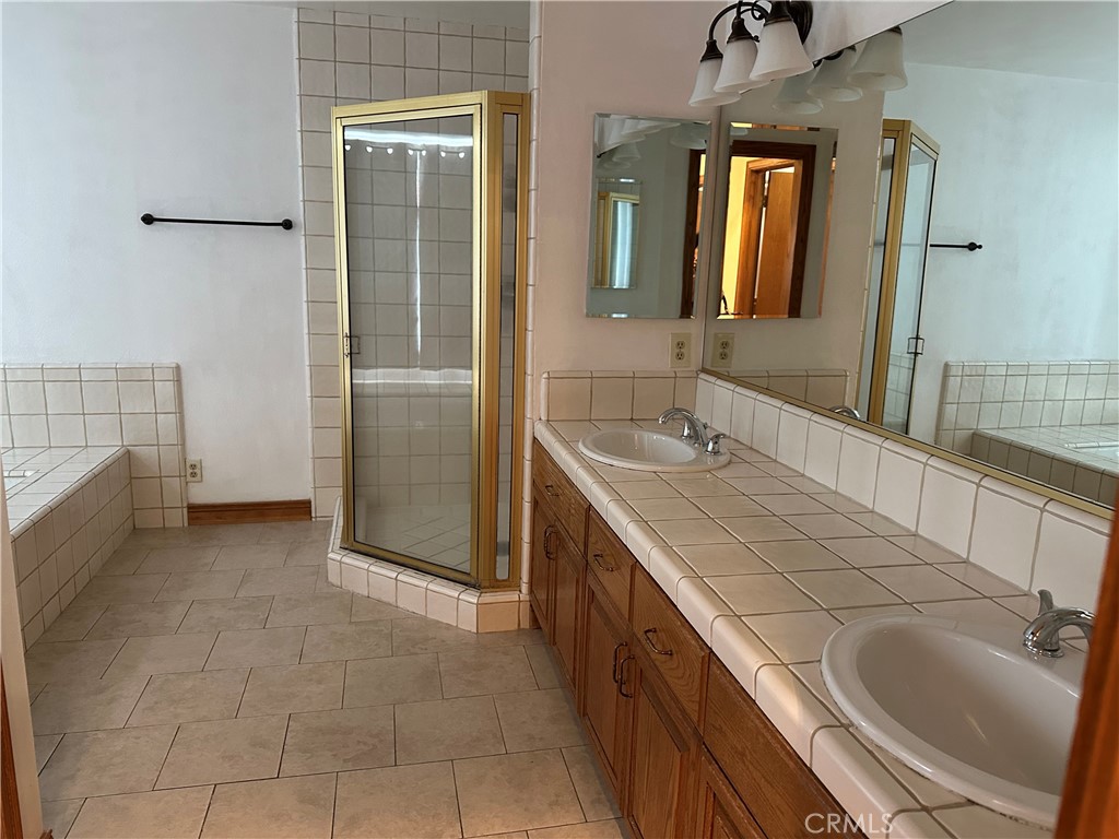 146 Luben Property Photo 20