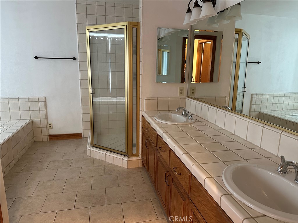 146 Luben Property Photo 21