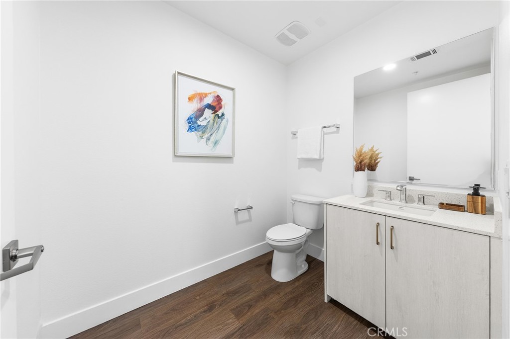 709 E Walnut Street 214 Property Photo 20