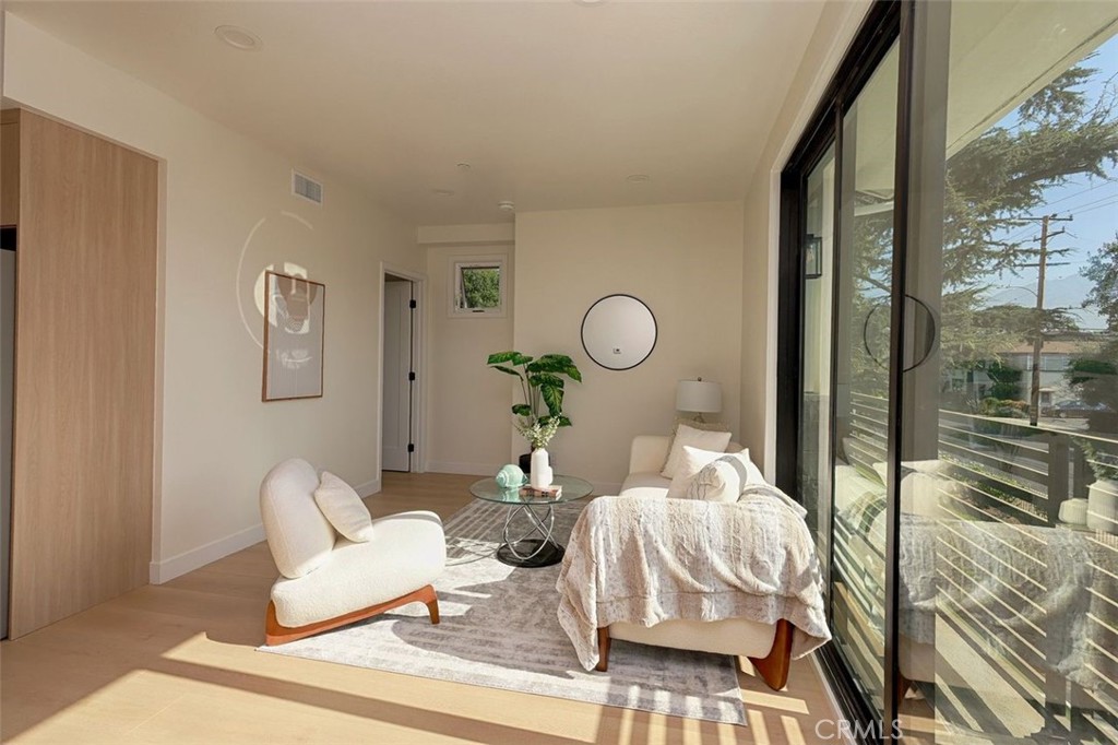 1025 La Cadena Avenue A Property Photo 4