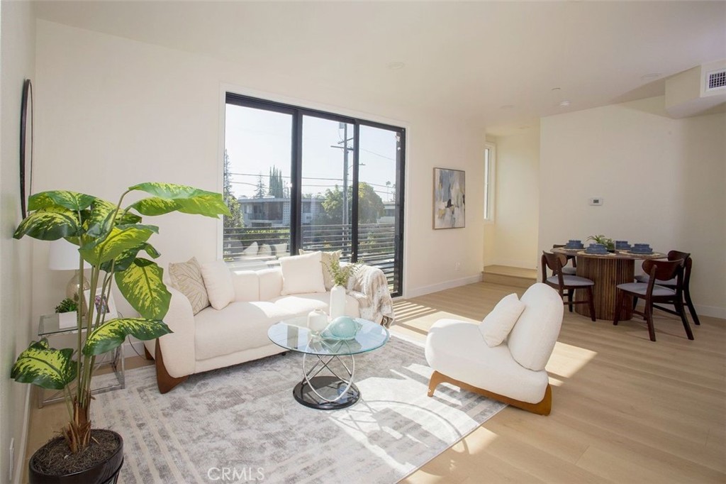 1025 La Cadena Avenue A Property Photo 5