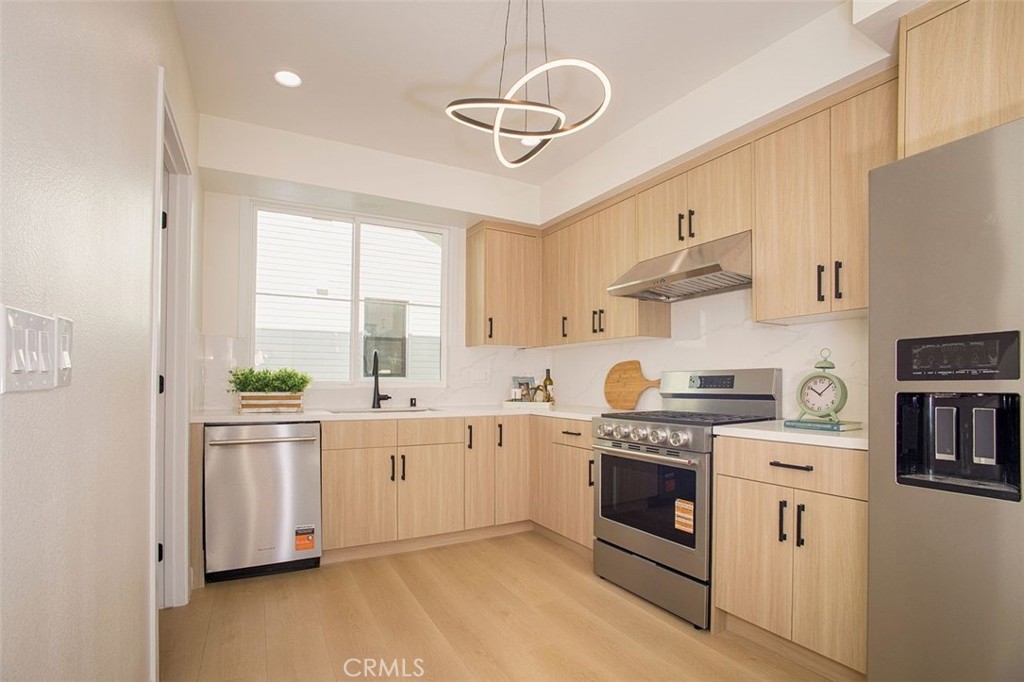 1025 La Cadena Avenue A Property Photo 7