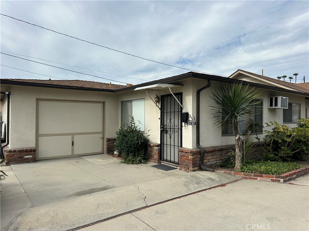 6237 Oak Property Photo 1