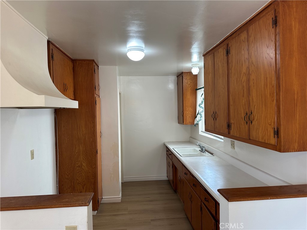 6237 Oak Property Photo 7