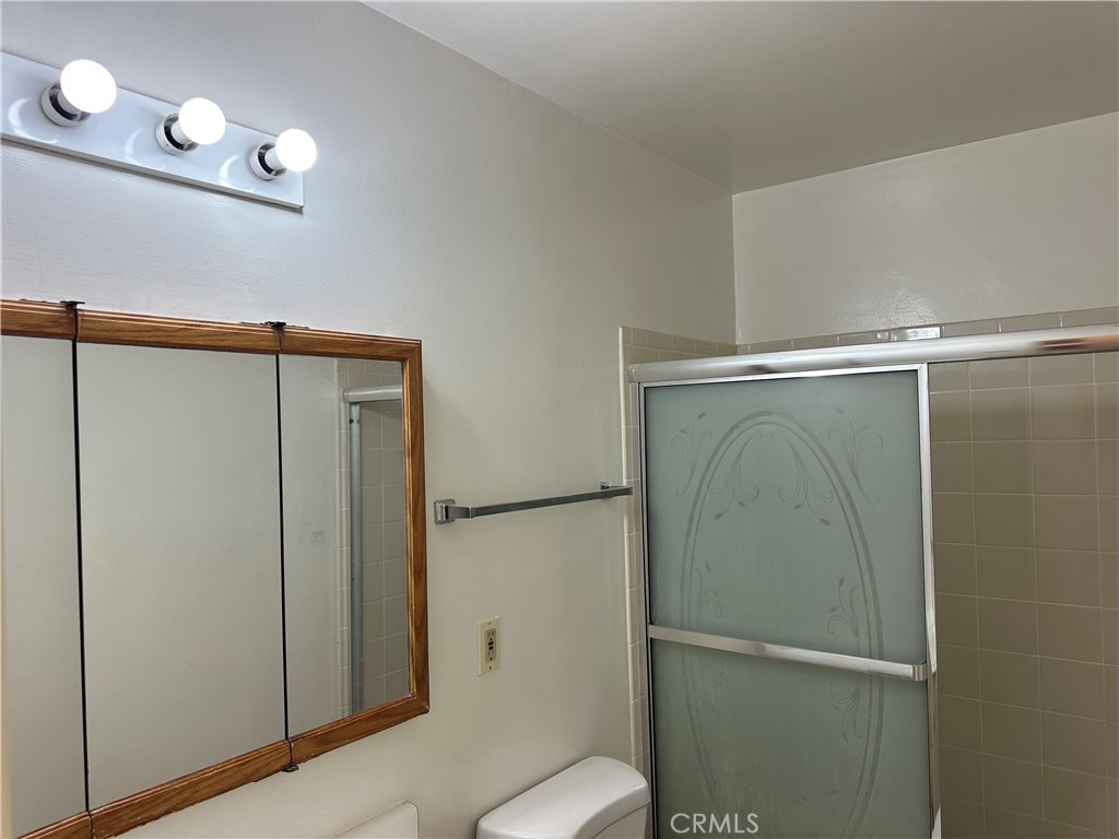 6237 Oak Property Photo 9