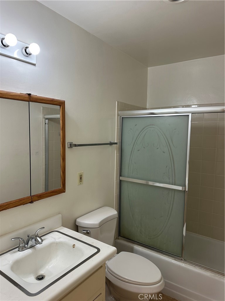 6237 Oak Property Photo 10