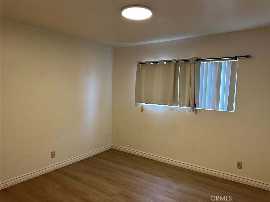 6237 Oak Property Photo 11