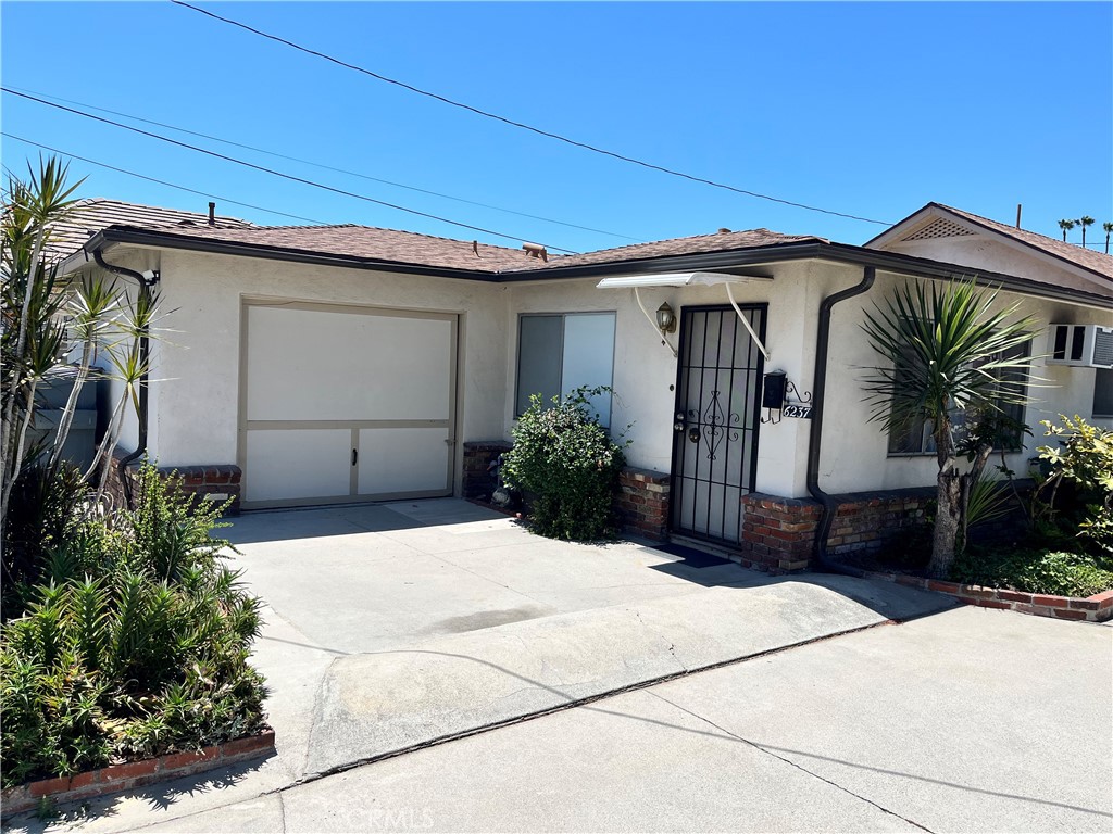 6237 Oak Property Photo 13