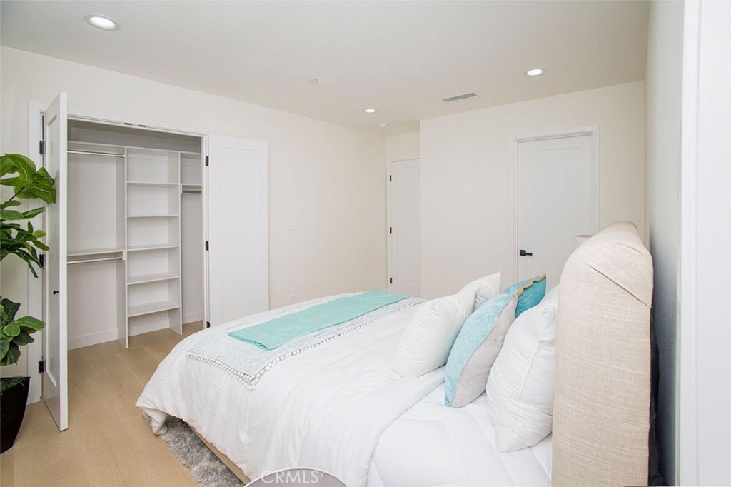 1025 La Cadena Avenue B Property Photo 13