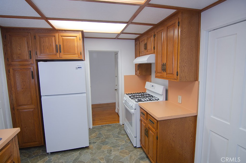 320 E California Boulevard Property Photo 8