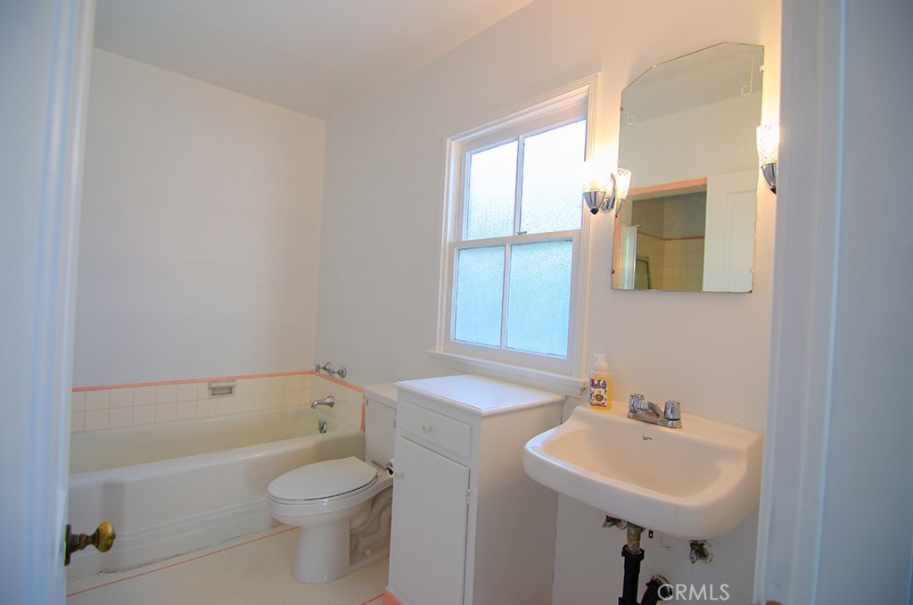320 E California Boulevard Property Photo 18