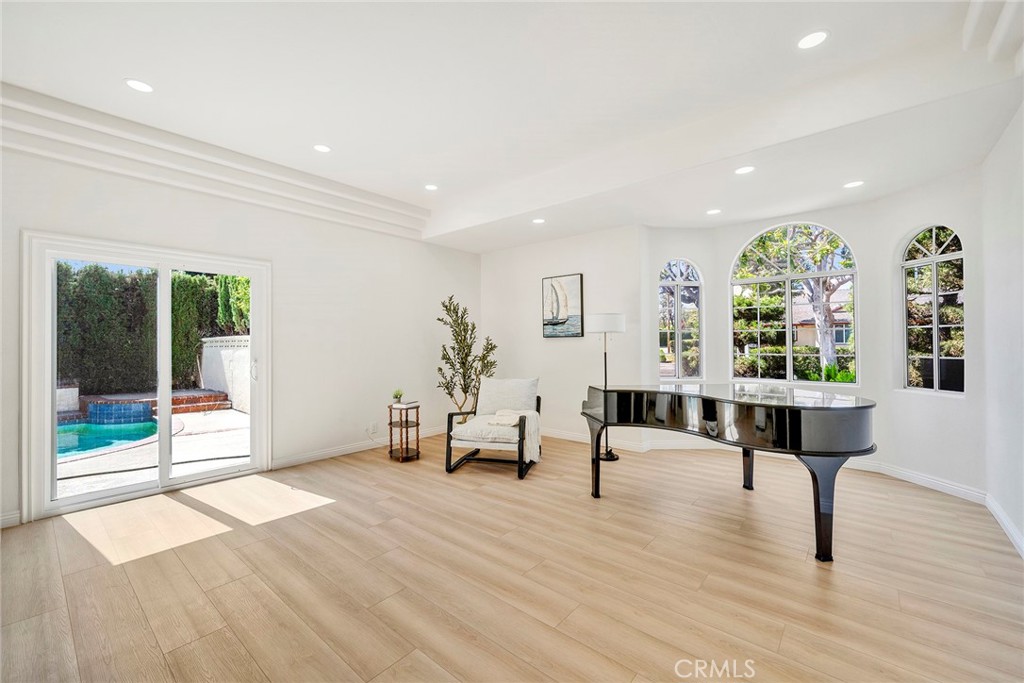 188 W Arthur Avenue Property Photo 7