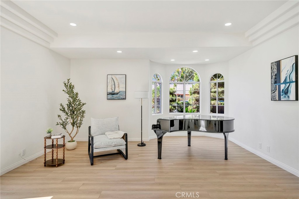 188 W Arthur Avenue Property Photo 8