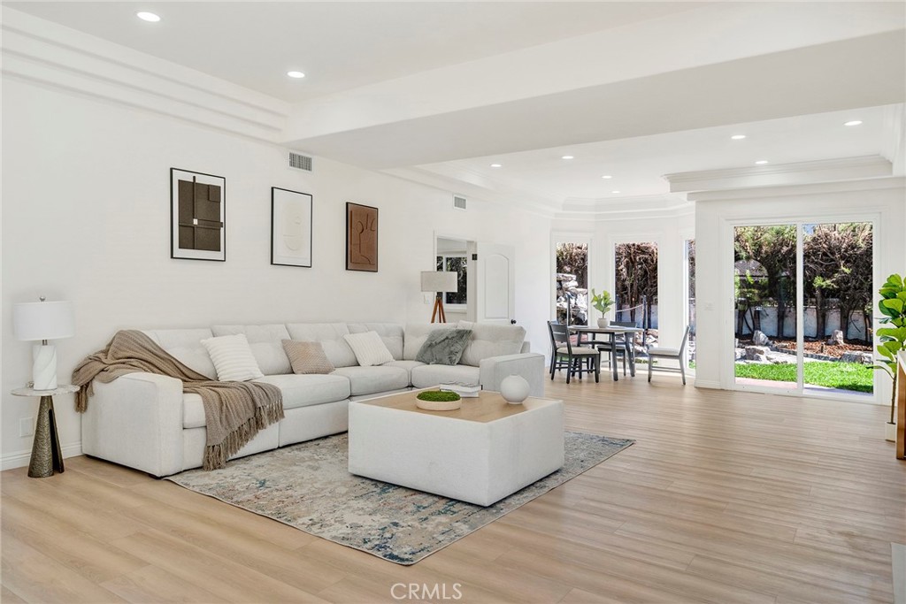 188 W Arthur Avenue Property Photo 10