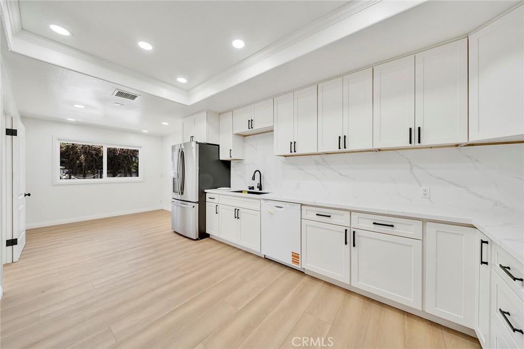 188 W Arthur Avenue Property Photo 16