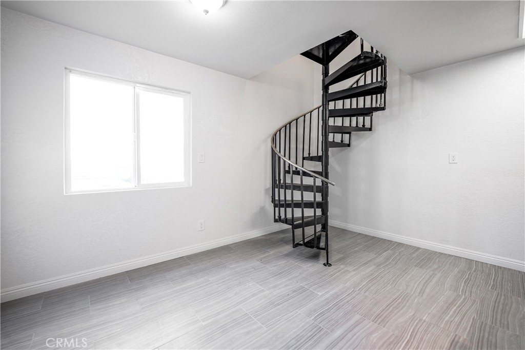 1133 S Park Avenue Property Photo 10