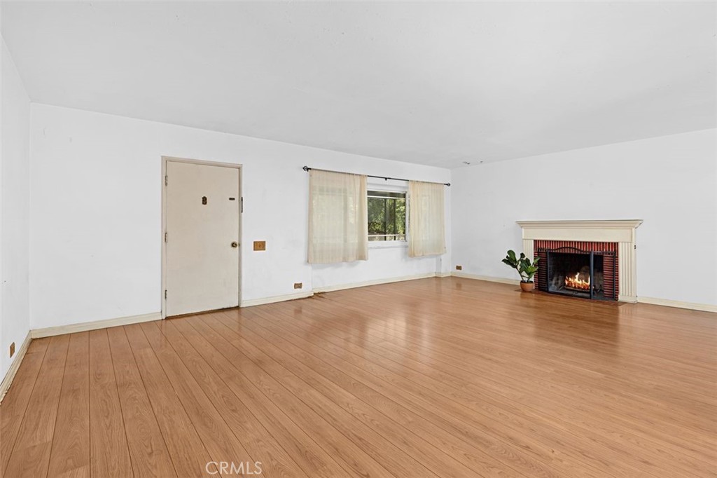 4916 Agnes Property Photo 5