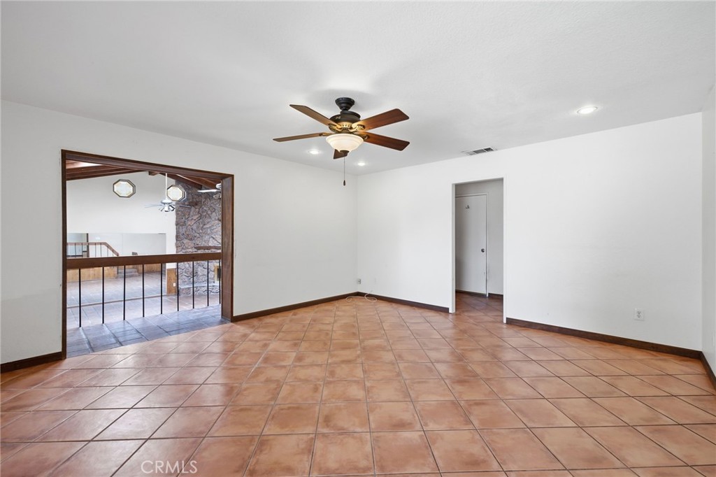 5833 Jasper Street Property Photo 4