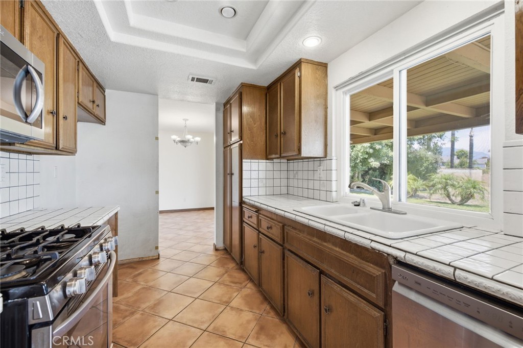 5833 Jasper Street Property Photo 13