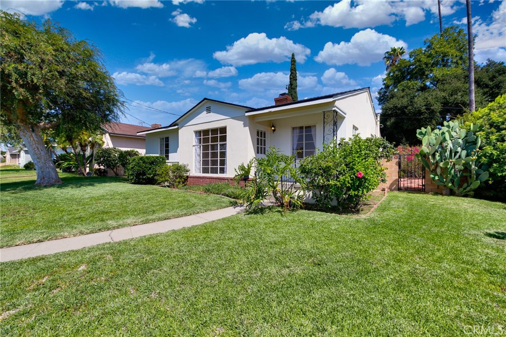 8925 Youngdale Property Photo 2