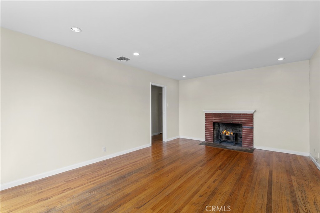 8925 Youngdale Property Photo 4