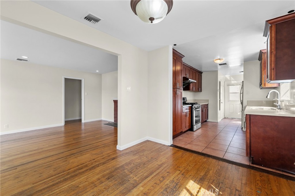 8925 Youngdale Property Photo 8