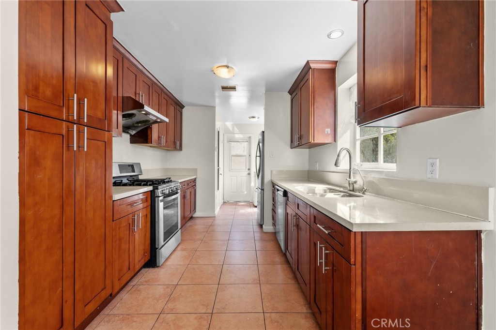 8925 Youngdale Property Photo 9