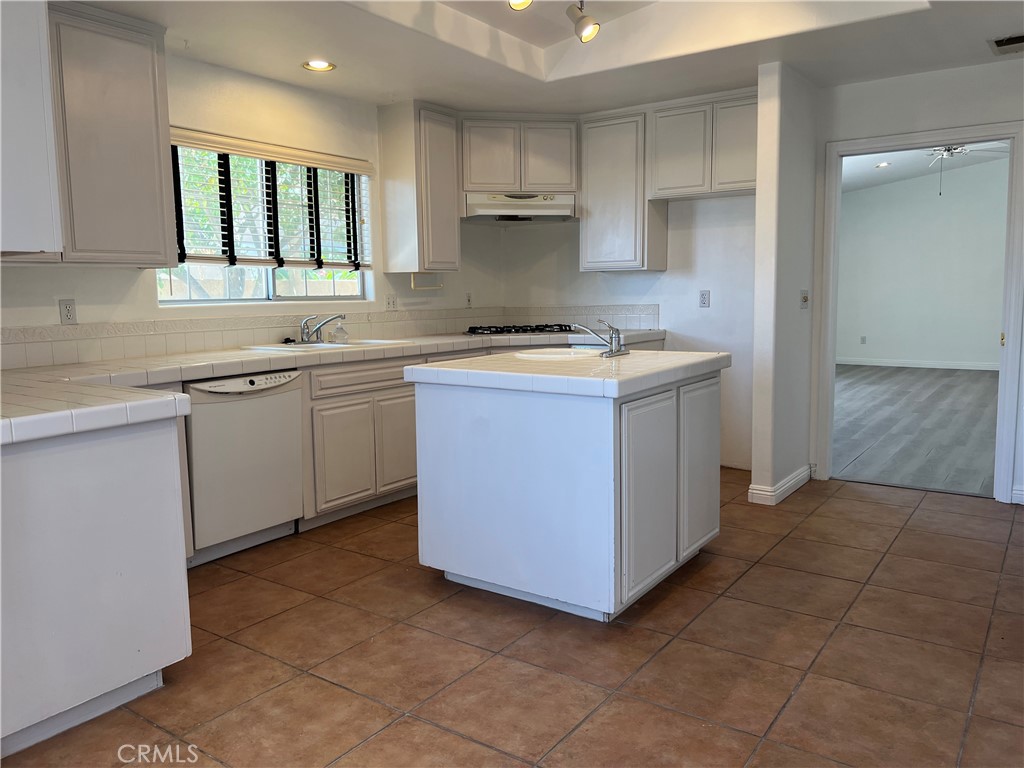 9661 Siwanoy Drive Property Photo 8