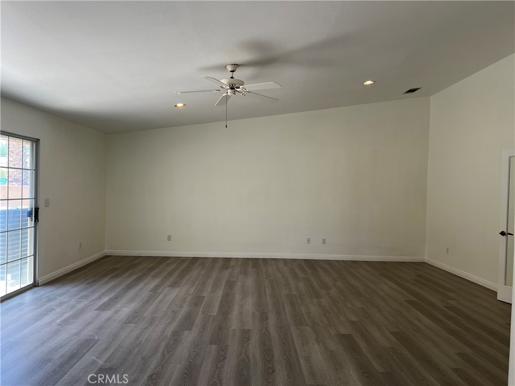 9661 Siwanoy Drive Property Photo 11