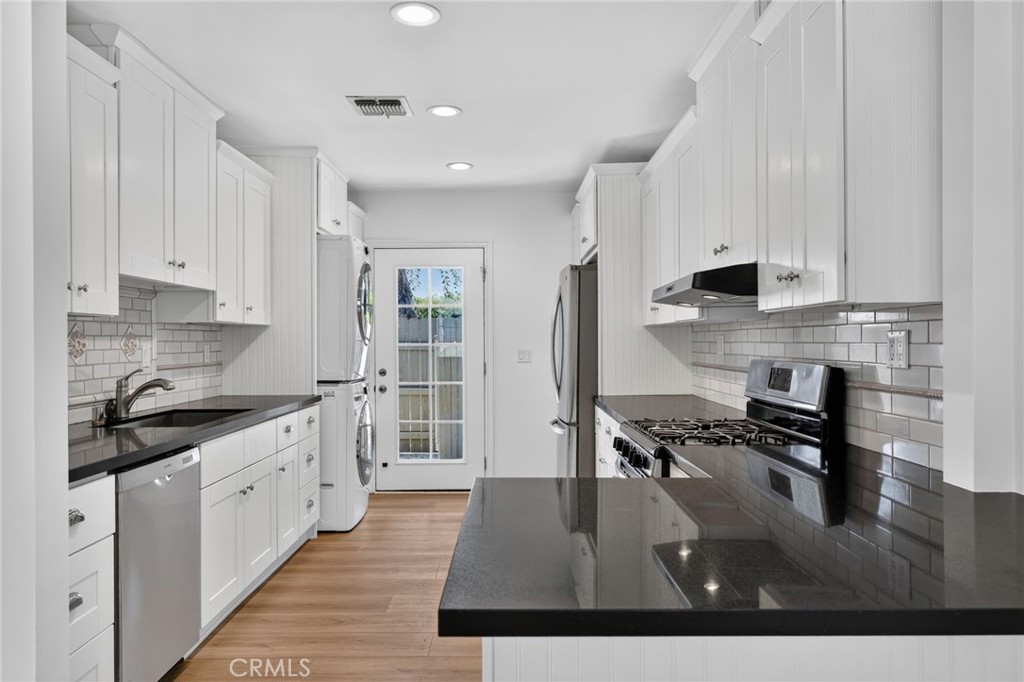 2482 New York Drive Property Photo 10