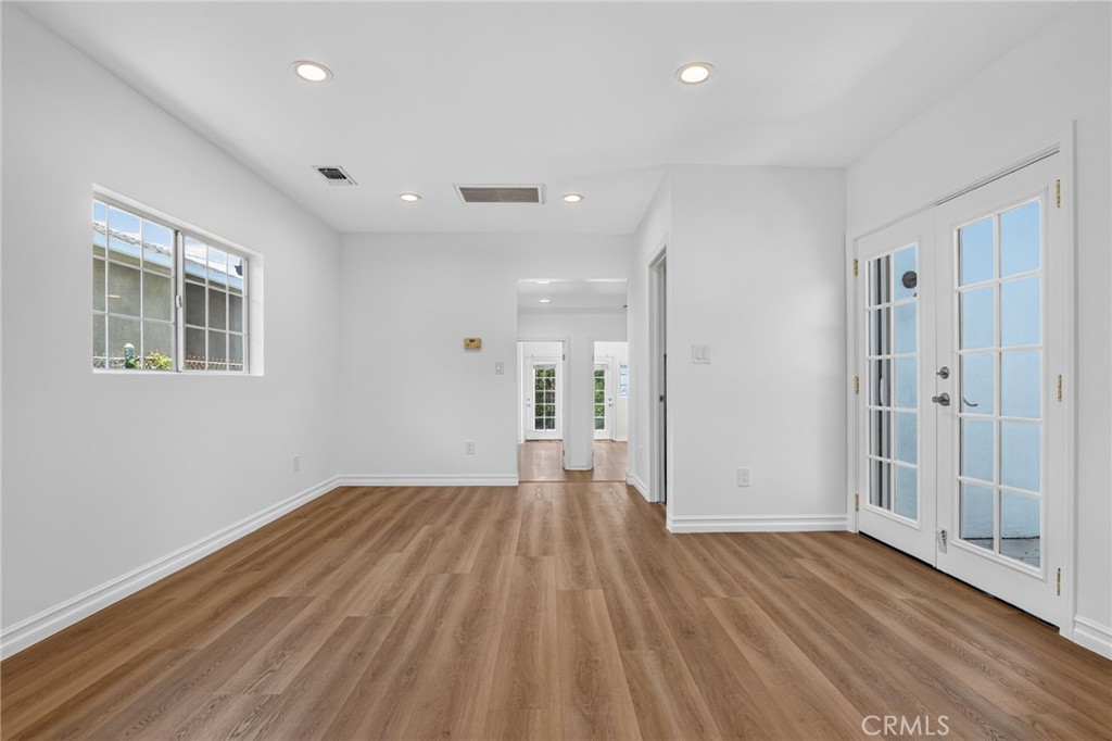 2482 New York Drive Property Photo 34
