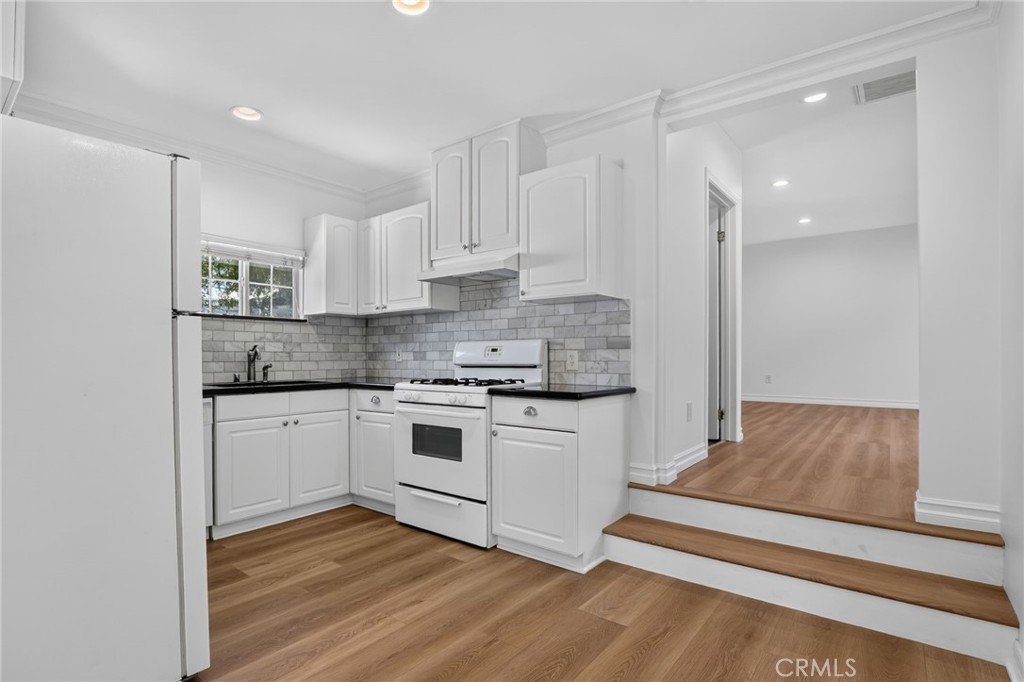 2482 New York Drive Property Photo 37