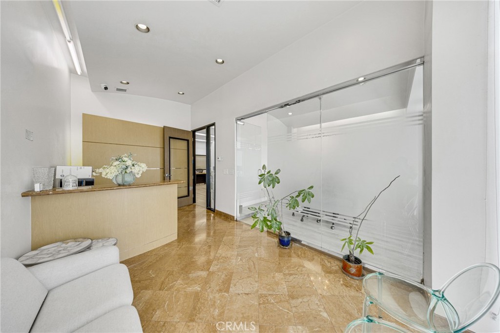 223 E Valley Property Photo 3