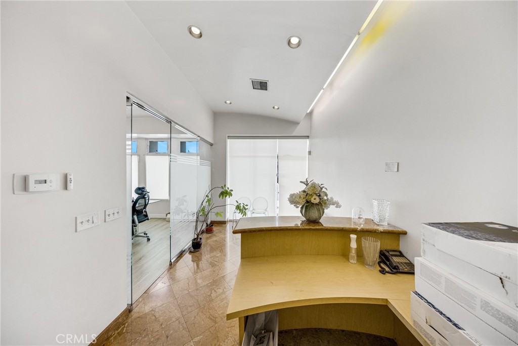 223 E Valley Property Photo 5