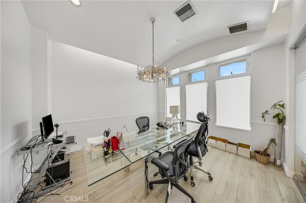 223 E Valley Property Photo 6