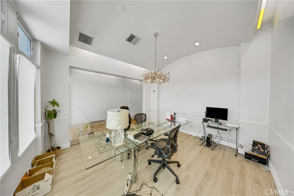 223 E Valley Property Photo 7