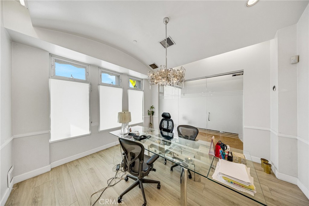 223 E Valley Property Photo 8