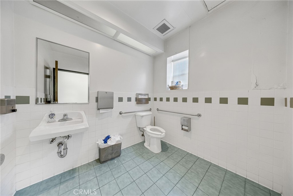 223 E Valley Property Photo 12