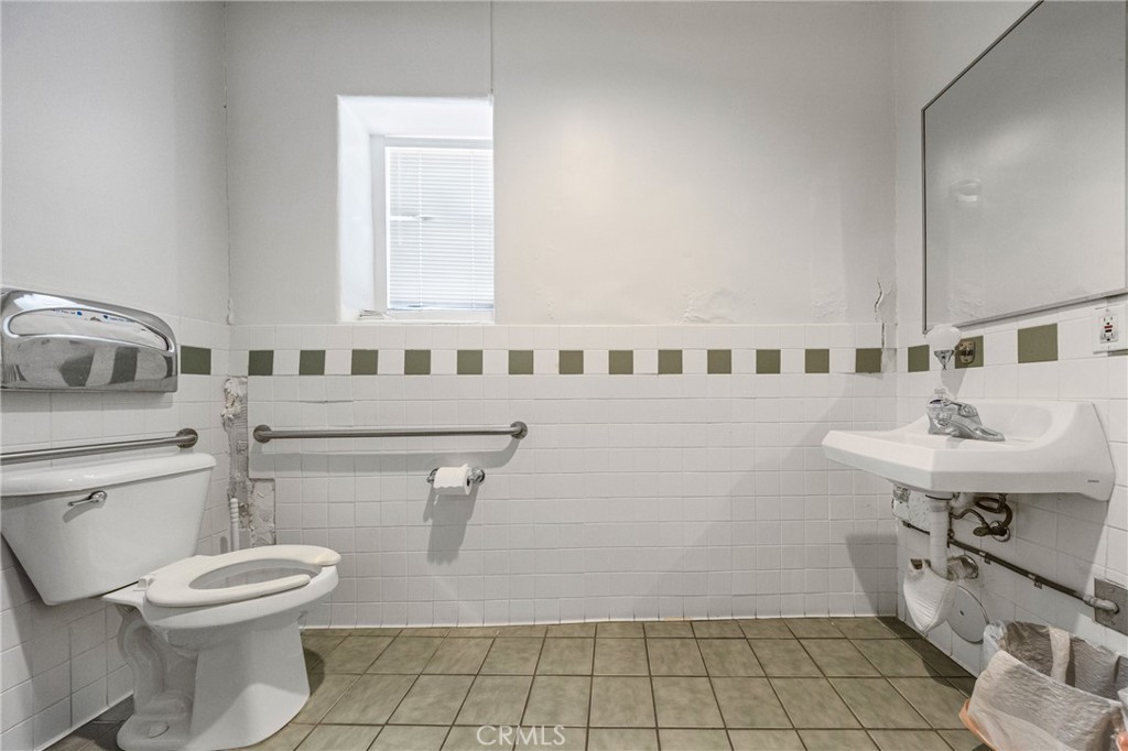 223 E Valley Property Photo 35